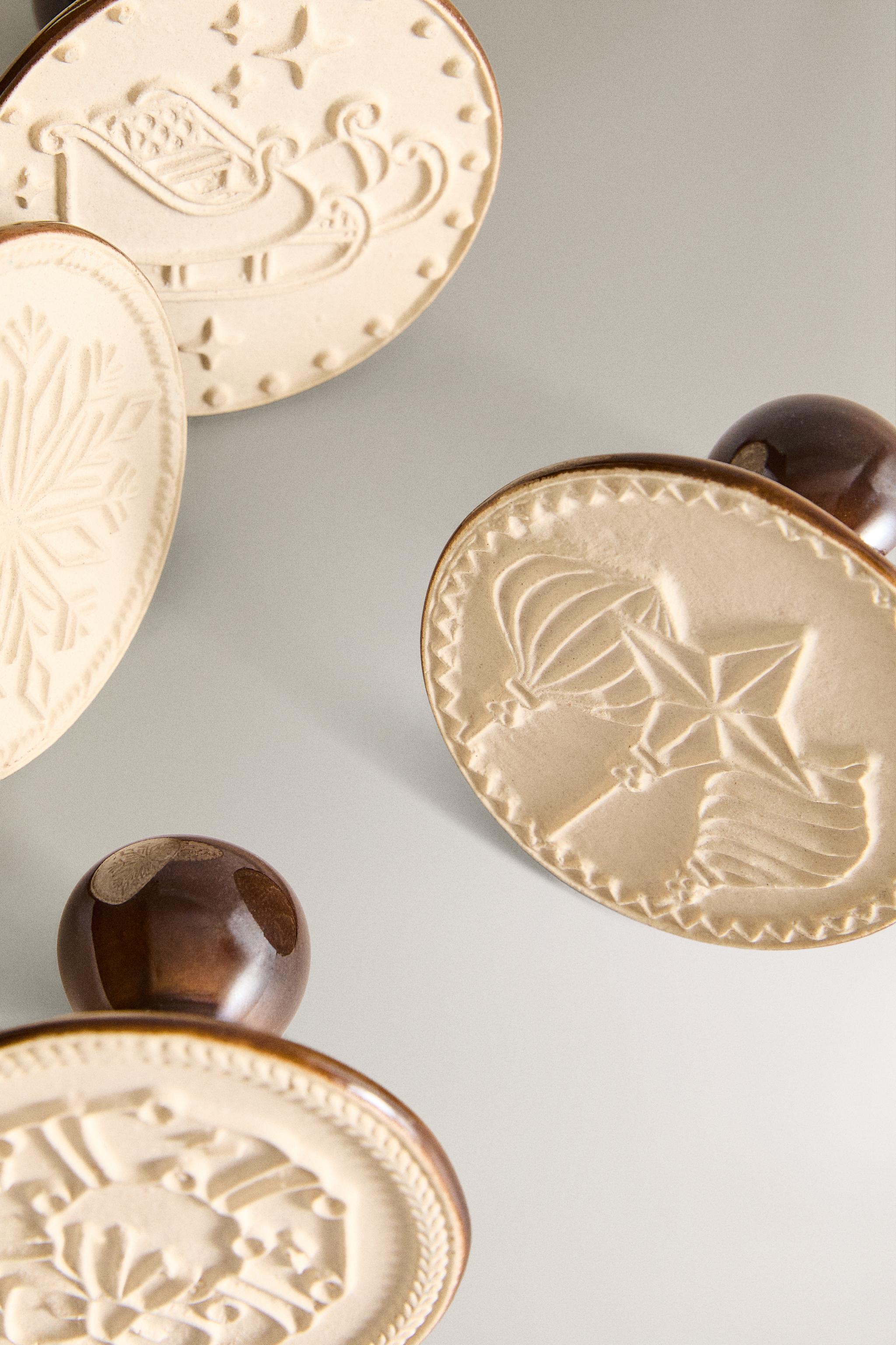 PACK OF CHRISTMAS FIGURE COOKIE MOLDS (PACK OF 4)